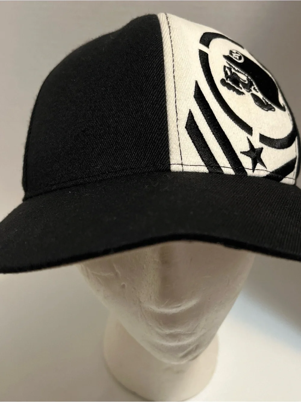 METAL MULISHA Baseball Cap Mens 7 1/4 7 5/8 Black White Skull Helmet 210 Fitted